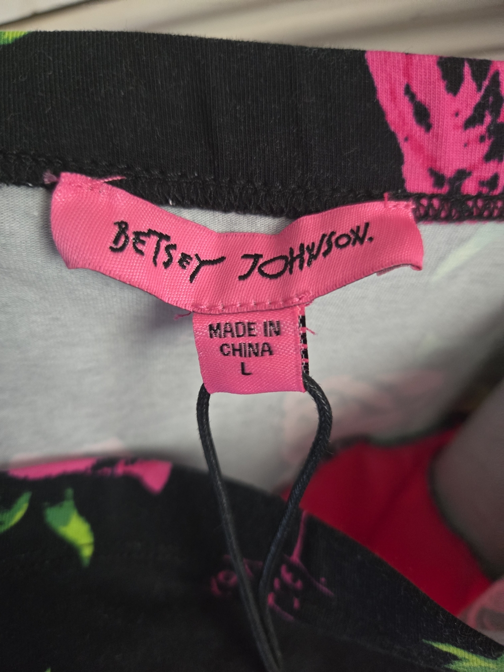 Betsey Johnson Hot Pink Tulle Skirt with Floral Waistband Size L NWT - Picture 8 of 8